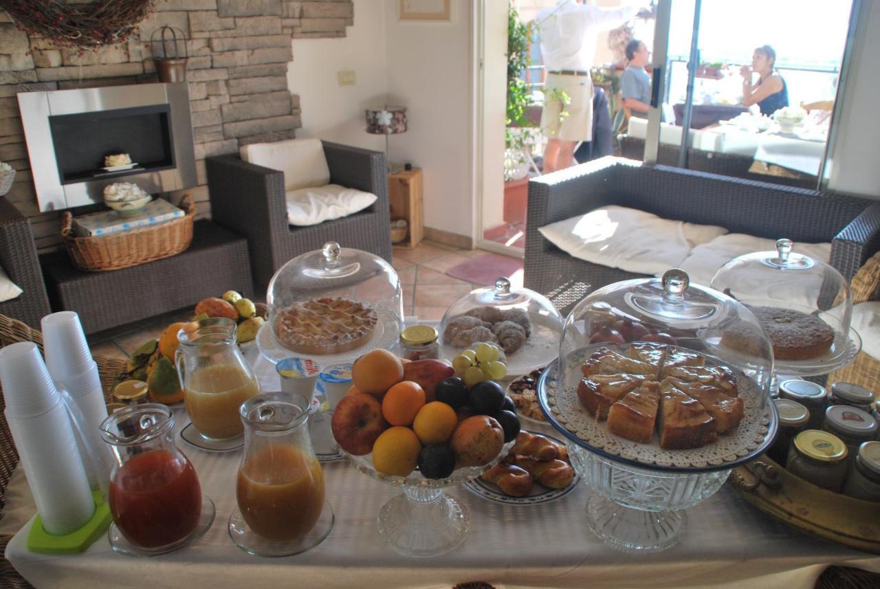 Casa Tipica Siciliana Patronale Home Bedandbreakfast Tremetrisoprailcielo Camere Con Vista, Colazione Interna In Terrazzo Panoramico Caltagirone Bagian luar foto
